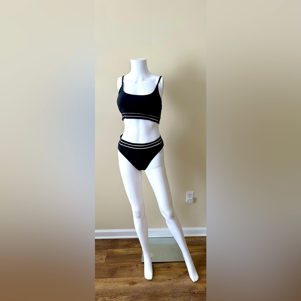 NWOT SIZE SMALL NO BRAND NAME